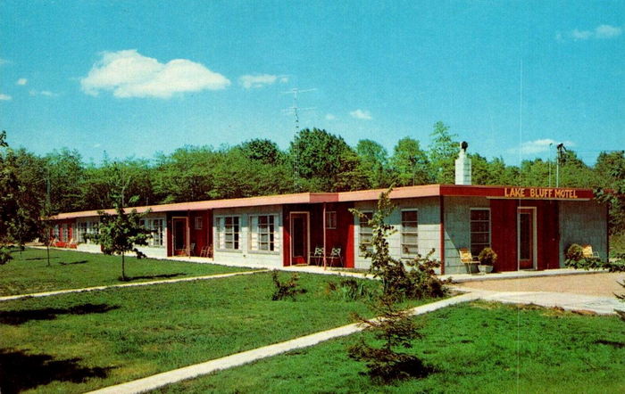 Lake Bluff Inn & Suites (Stieves 4 Season Lake Bluff Motel) - Vintage Post Card